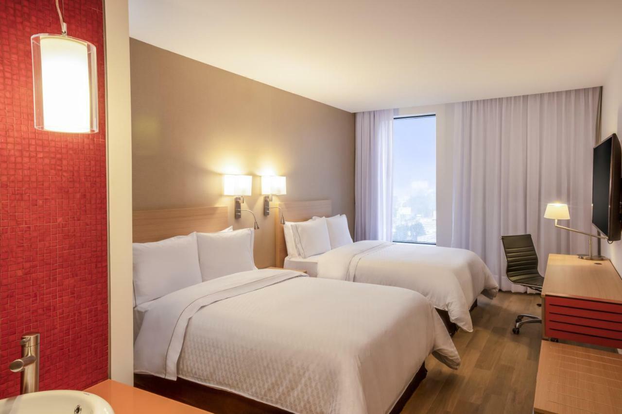 Fiesta Inn Parque 普埃布拉 外观 照片